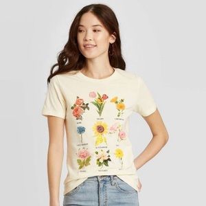 Women's Botanical Flowers Short Sleeve Graphic Tee